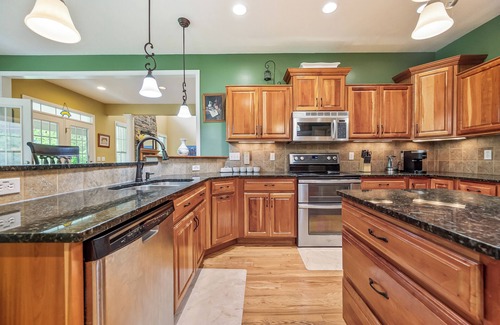 Blacksburg House | This house is a 4 bedroom(s), 4.5 bathrooms, located in Blacksburg, VA.