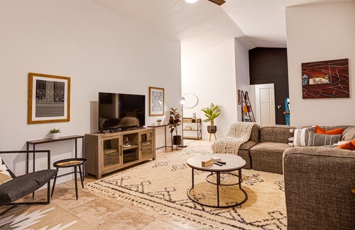 Sunset Ridge House | This house is a 4 bedroom(s), 2 bathrooms, located in Scottsdale, AZ.