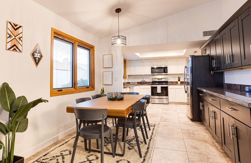 Sunset Ridge House | This house is a 4 bedroom(s), 2 bathrooms, located in Scottsdale, AZ.