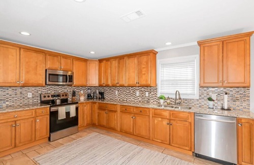Church Street House | This house is a 5 bedrooms, 3 bathrooms, located in Atlanta, GA.