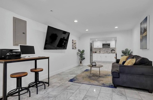 South Tuxedo Park House | This house is a 6 bedroom(s), 6.5 bathrooms, located in Atlanta, GA.