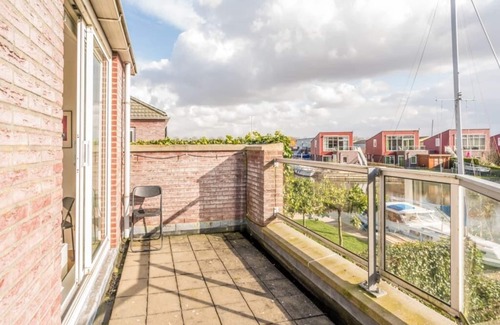 Oude-Tonge House | This house is completely surrounded by a fence and it has a trampoline, perfect for children. Beauti
