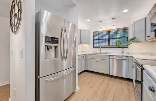 Tallahassee House | This is a cozy and spacious 1762 sf 2BR and 2.5 BA townhome in a nice and quiet