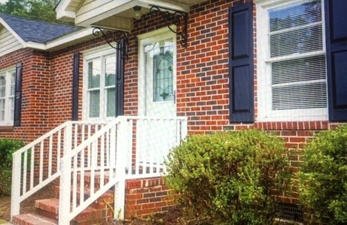 Columbus House | This is a cozy home in a quiet neighborhood. Close to local military base.