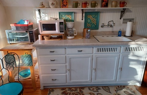 Lincoln Apartment | This is it! College View 2nd Story "Tree House" Suite 2-B