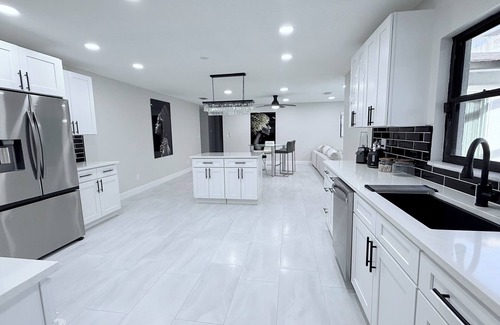 Bloomingdale House | This is it: Red Door Vacay House in Delightful Brandon with Game Room and Pool
