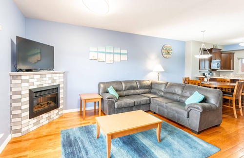 Okanagan-Similkameen Condo | This is the life. 3 bedroom lakefront property close to everything!