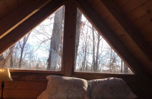 Columbia Cabin | This log cabin is private and the perfect place to rest and recharge. T
