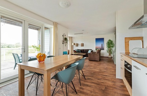 Municipality of Hellevoetsluis Apartment | This luxurious 4-pers. apartment with unique sea view located at Cape Helius holiday park.