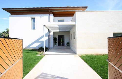 Puerto de Pollensa Villa | This luxury apartment is just a few meters from the beach