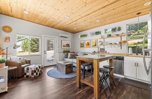 Boise House | This newly built home is perfect for a couple or traveling professional