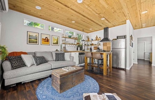 Boise House | This newly built home is perfect for a couple or traveling professional