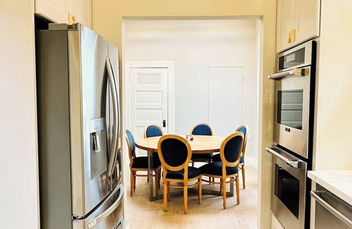 Duboce Triangle Apartment | This other is a 5 bedroom(s), 2 bathrooms, located in San Francisco, CA.