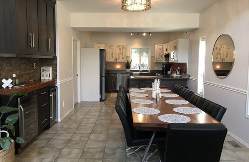 South Pandosy House | This professionally designed spacious house is perfect for holidays! LOCATION!