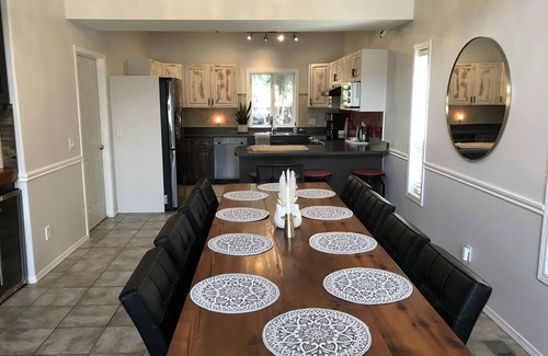 South Pandosy House | This professionally designed spacious house is perfect for holidays! LOCATION!