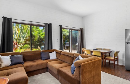 Woolgoolga Apartment | This quaint 2-bedroom property will be your home away from home during your holiday to Woolgoolga!
