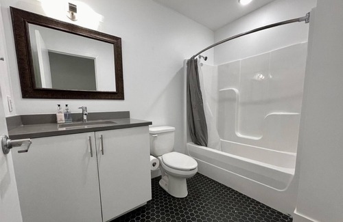 Old Market Apartment | This serviced apartment is a 2 bedroom(s), 2 bathrooms, located in Omaha, NE.