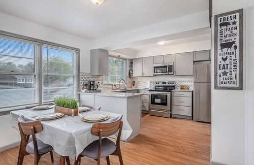 Jefferson Chalmers Apartment | This spacious upper level apartment has been fully updated for your comfort and enjoyment