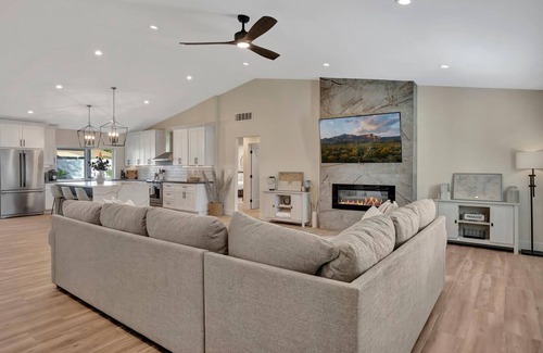Summit Ridge House | This stunning, newly renovated home is what we like to call a little slice of paradise