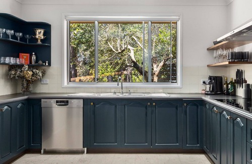 Bellingen House | This stunning property offers three bedrooms and two bathrooms