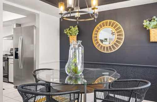 El Paso House | This stylish home is one you don't want to miss out on