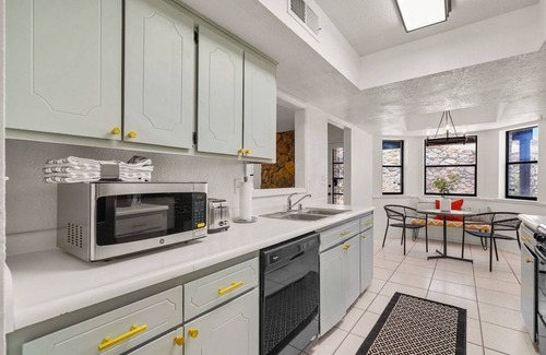 El Paso House | This stylish home is one you don't want to miss out on