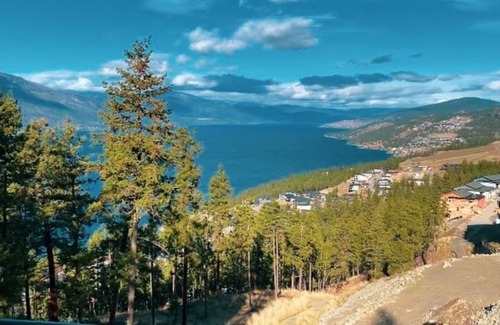 McKinley House | This townhouse is a 2 bedroom(s), 2.5 bathrooms, located in Kelowna, BC.