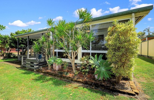 Bargara House | This two-bedroom cottage in Bargara is perfect for your summer coastal escape!
