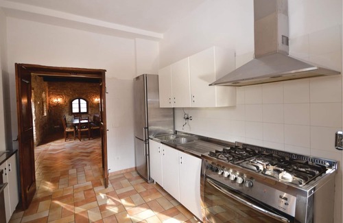 Fratta House | This vacation home with pool is located 4 km from Monte Castello di Vibio, a small village in the pr