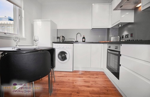 Central Aberdeen Apartment | Thistle Apartments - City View Apartment