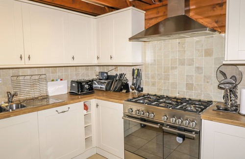 Sandyhills Cottage | THISTLE DUBH ("DOO"), pet friendly, with a garden in Sandyhills
