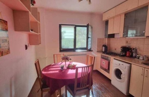 Bucharest Apartment | Thomas' place central & cozy -100m Park and Metro Tinerelului Bucharest
