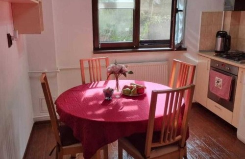 Bucharest Apartment | Thomas' place central & cozy -100m Park and Metro Tinerelului Bucharest