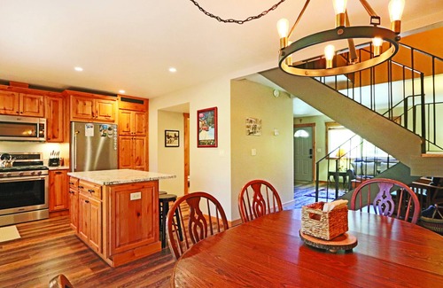 Lake Forest Condo | Thompson's Landing-3 bedroom, 2.5 bath-Remodeled with great views from deck