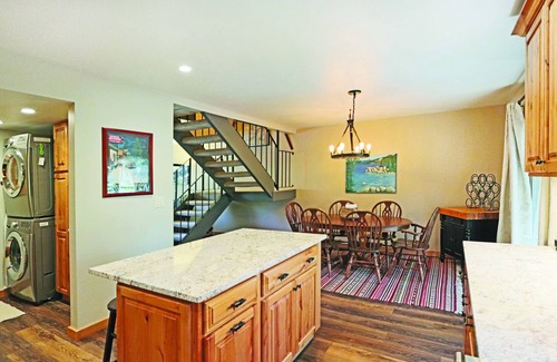 Lake Forest Condo | Thompson's Landing-3 bedroom, 2.5 bath-Remodeled with great views from deck