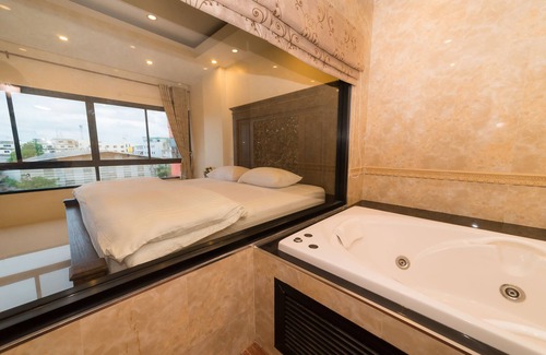 Bang Na Hotel | Thongtara House Boutique Residence