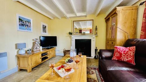 Dittisham House | Thornwell Cottage - Heart of the village, amazing gardens, glorious views and brimming with character