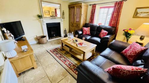 Dittisham House | Thornwell Cottage - Heart of the village, amazing gardens, glorious views and brimming with character