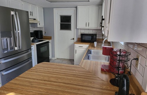 Warner Robins House | Thoughtfully Designed 2-bedroom 2 Bath house in peaceful Warner Robins