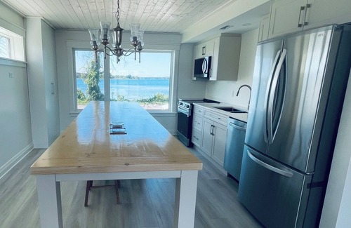 Leeds and the Thousand Islands Cottage | Thousand Islands Luxury Peninsula Getaway - 360 Water View -