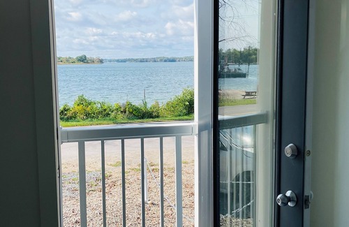 Leeds and the Thousand Islands Cottage | Thousand Islands Luxury Peninsula Getaway - 360 Water View -