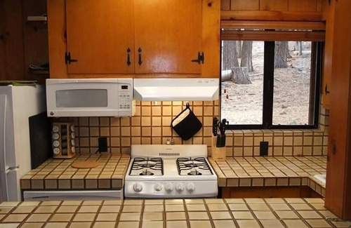 Tahoe City Cabin | Three Bears Cabin: Dog Friendly-Hot Tub-2.5Bed/1BA