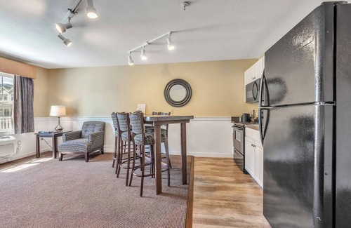 Sandusky Hotel | Three Bedroom 2 Bathroom Hotel Suite
