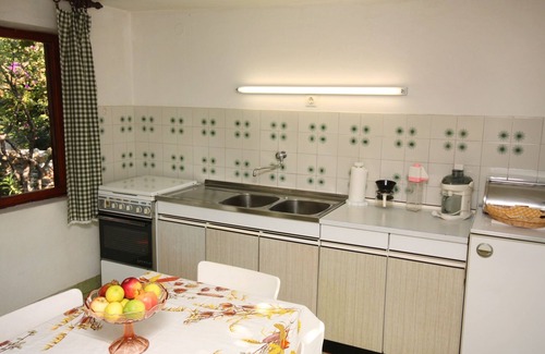 Necujam Apartment | Three bedroom apartment near beach Nečujam, Šolta (A-5186-a)