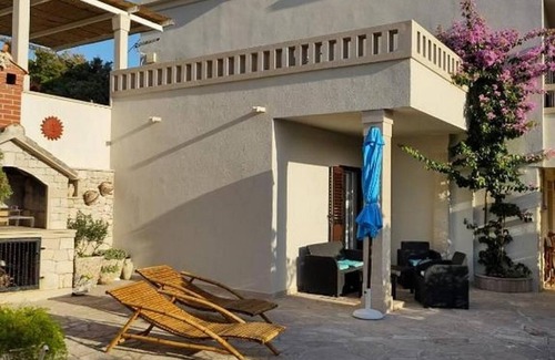 Povlja Apartment | Three bedroom apartment with air-conditioning Povlja, Brač (A-21089-c)