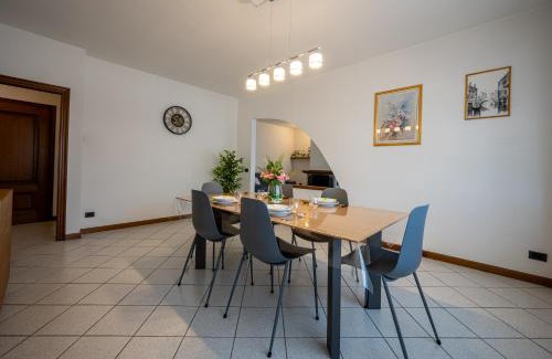 Dongo Apartment | Three bedroom apartment - Lake view - Larihome A57