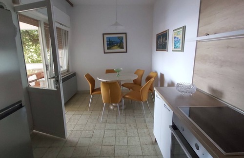 Stanici Apartment | Three bedroom apartment near beach Stanići, Omiš (A-1031-b)