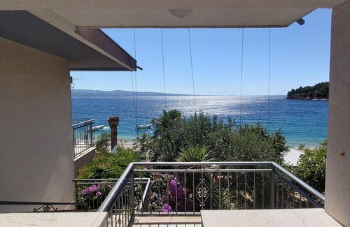 Stanici Apartment | Three bedroom apartment near beach Stanići, Omiš (A-1031-b)