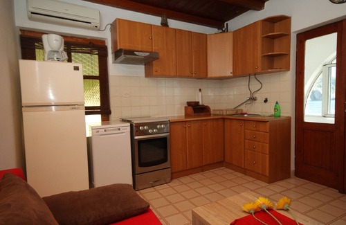 Zarace Apartment | Three bedroom apartment near beach Cove Zaraće, Hvar (A-8781-b)
