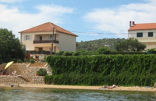 Kraj Apartment | Three bedroom apartment with terrace and sea view Tkon, Pašman (A-8410-a)